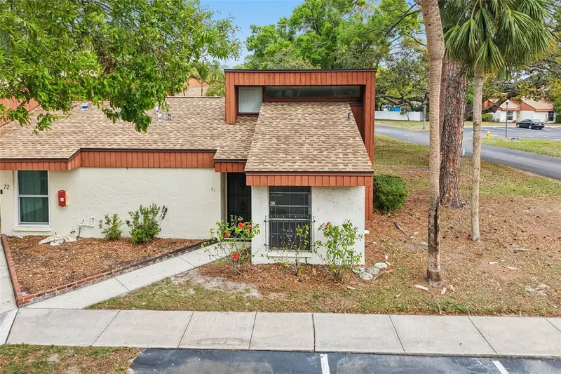 2064 Sunset Point Rd #71, FL