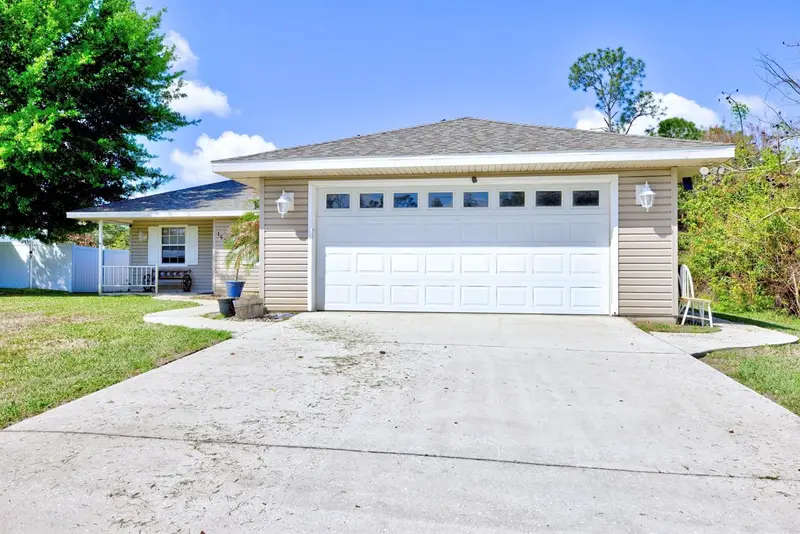 1521 Lancia Ave, FL