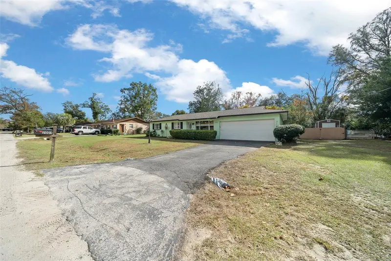 2004 Ne 52nd St, FL