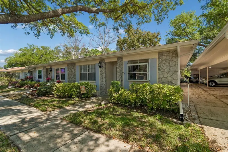 2231 Lark Cir E #F, FL