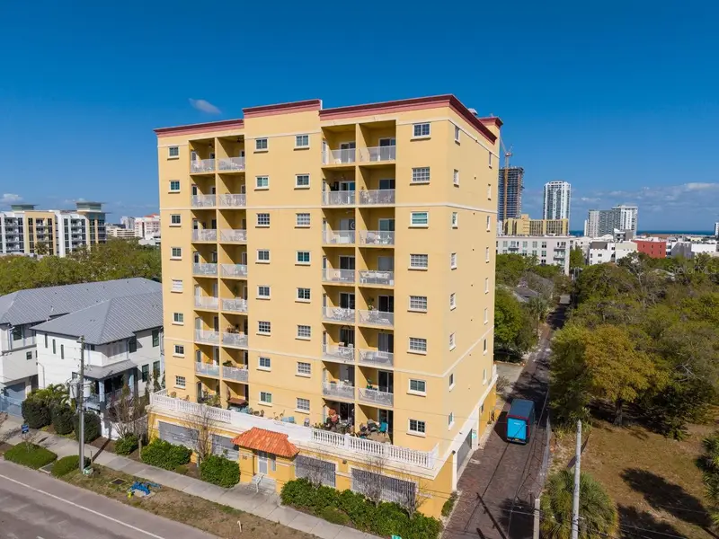 316 8th St S #402, FL