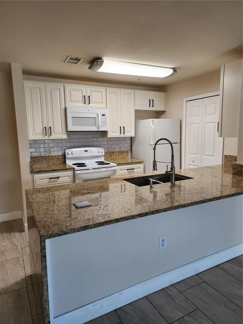 5455 Vineland Rd #3105, FL