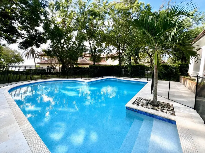 5001 Latrobe Dr, FL