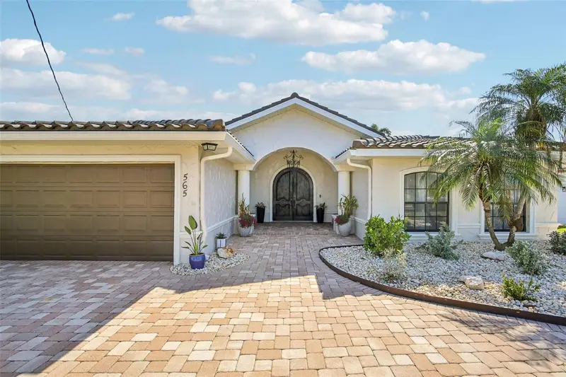 565 Crystal Dr, FL