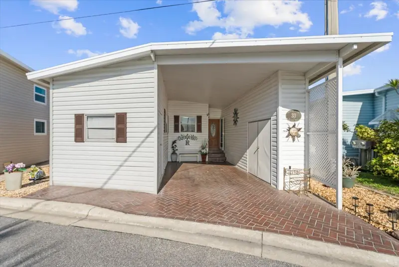 33 N Starboard Dr, FL