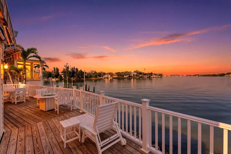 33 N Starboard Dr, FL