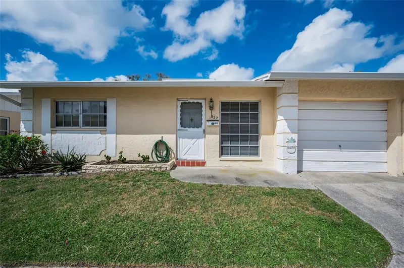 852 Oxford Ct, FL