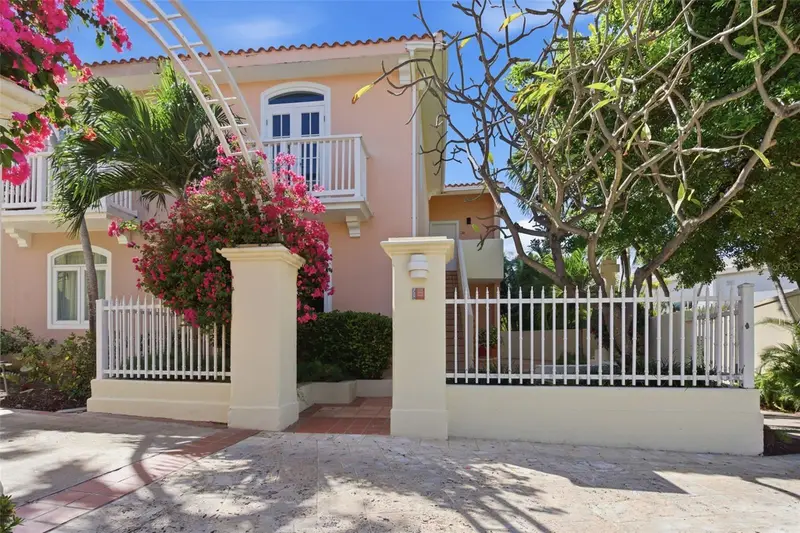 Las Casitas I 1000 Avenue El Conquistador #5241-42-43, PR