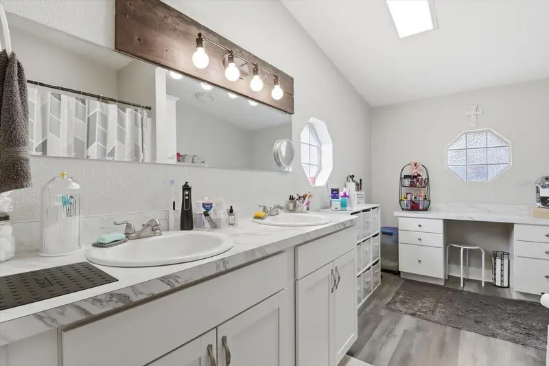 8370 N Firefly Ter, FL
