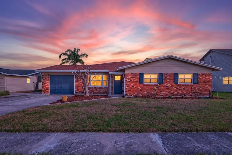 8711 Bay Crest Ln, FL