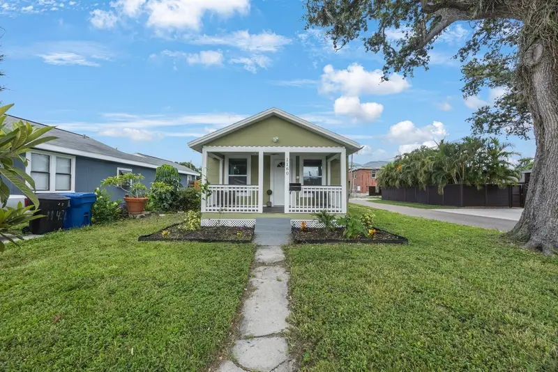 1160 36th Ave N, FL