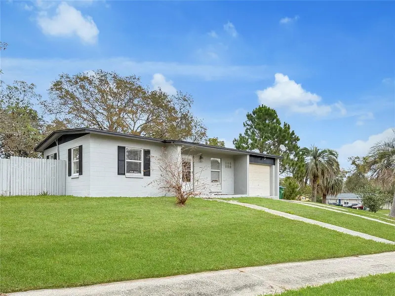 889 W Village Dr, FL