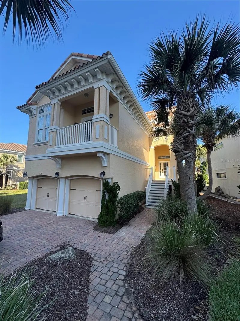 323 Ocean Crest Dr, FL