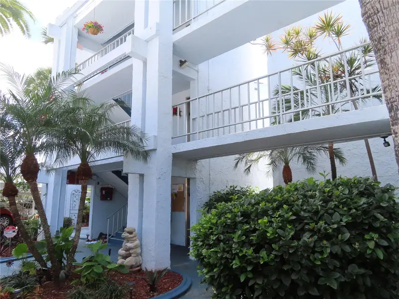 225 Country Club Dr #C225, FL