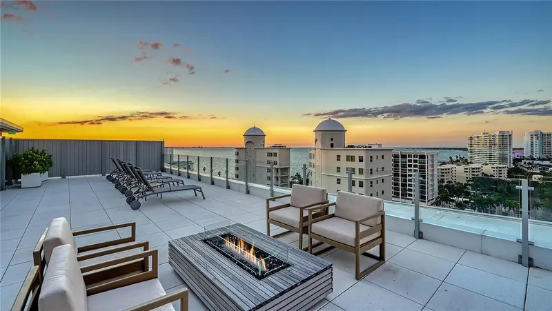111 Golden Gate #801ph, FL