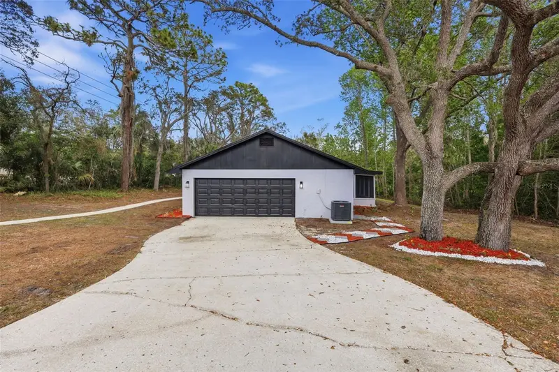 Sweetwater Oaks listing