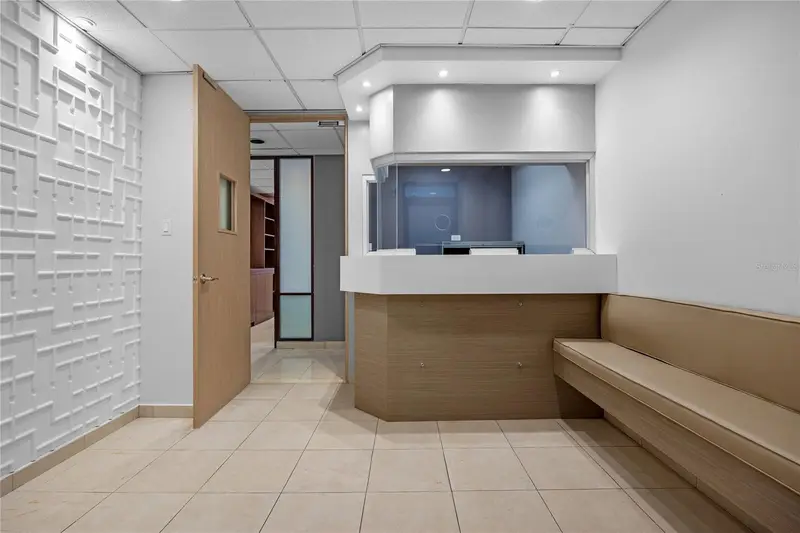 301 Gallardo Office Building #204, PR