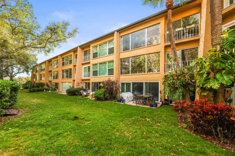 225 Country Club Dr #D237, FL