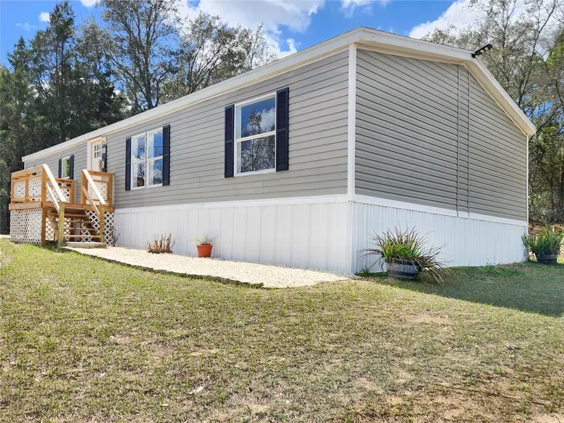88 N Saturn Ave, FL