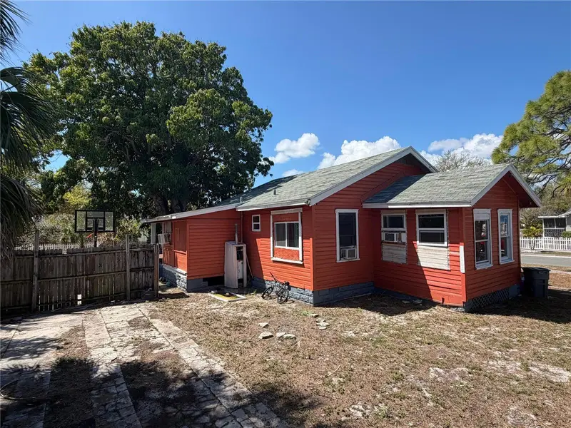 2500 Oakdale St S, FL
