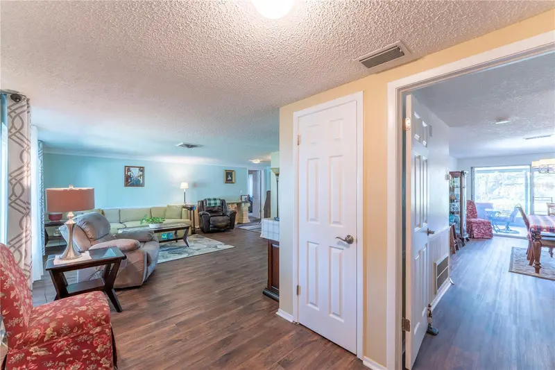 8210 Valley Stream Ln, FL