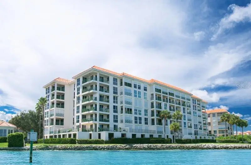 4717 Dolphin Cay Ln S #202, FL