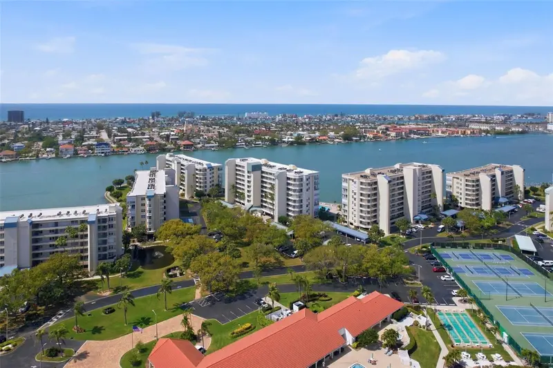 7932 Sailboat Key Blvd S #806, FL