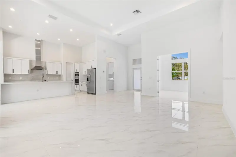 4528 Yorkshire Lane, FL