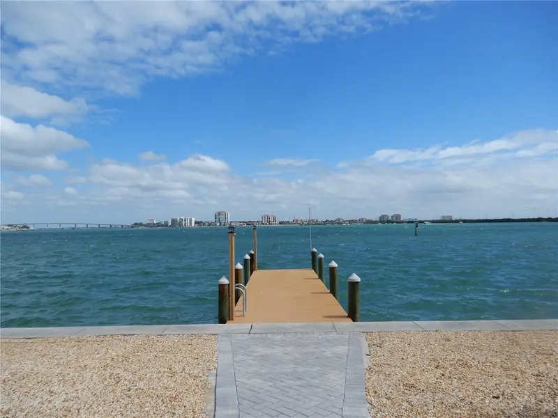 337 1st St W, FL