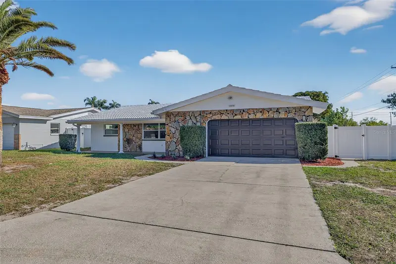 13690 87th Pl N, FL