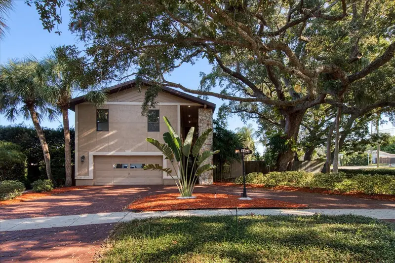 13703 Oak Forest Blvd N, FL