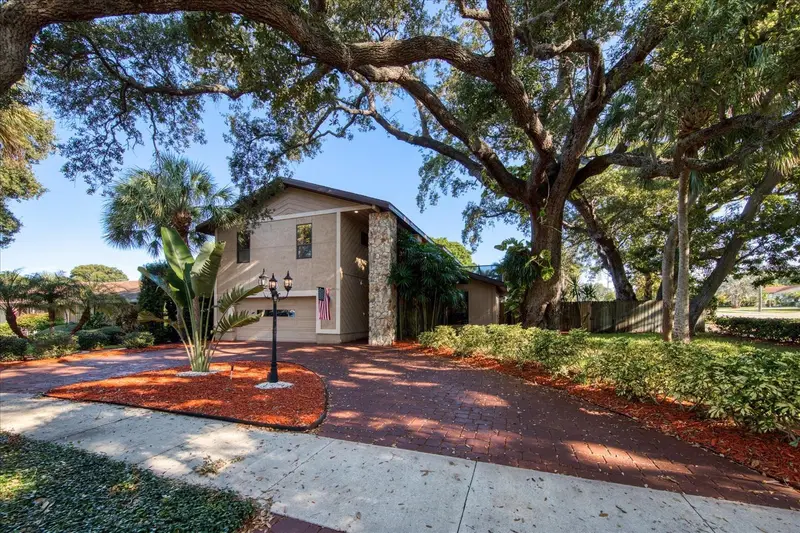 13703 Oak Forest Blvd N, FL