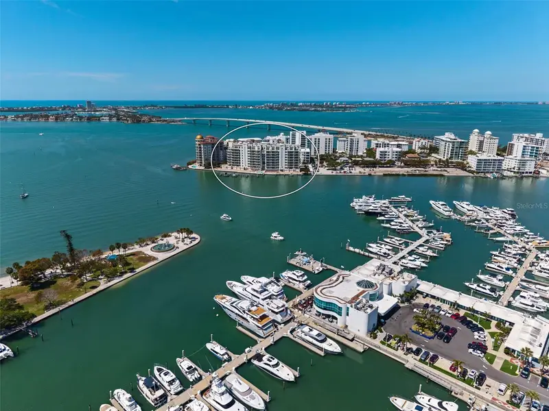 464 Golden Gate Pt #703, FL