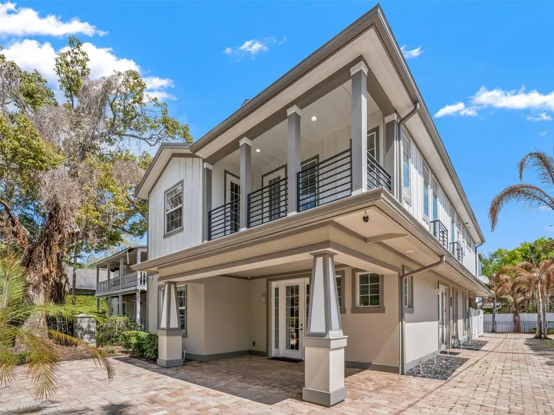 555 Peachtree Rd, FL