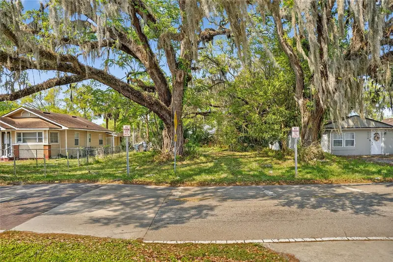 1116 W 8th St, FL