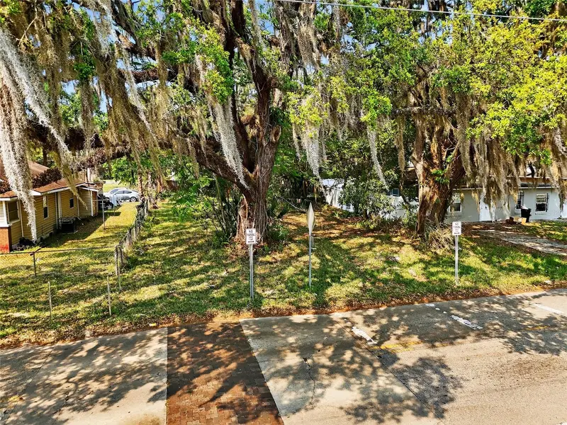 1116 W 8th St, FL