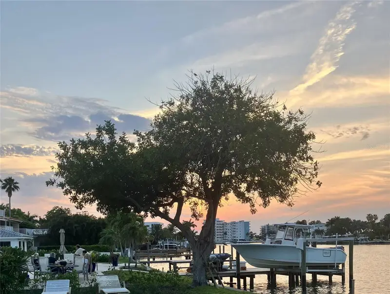 27 Dolphin Dr, FL