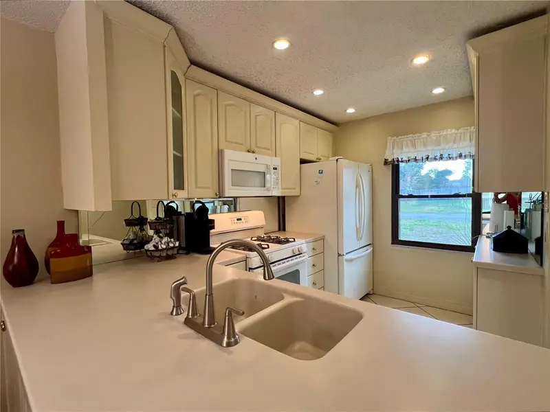 1395 Mission Dr W #28c, FL