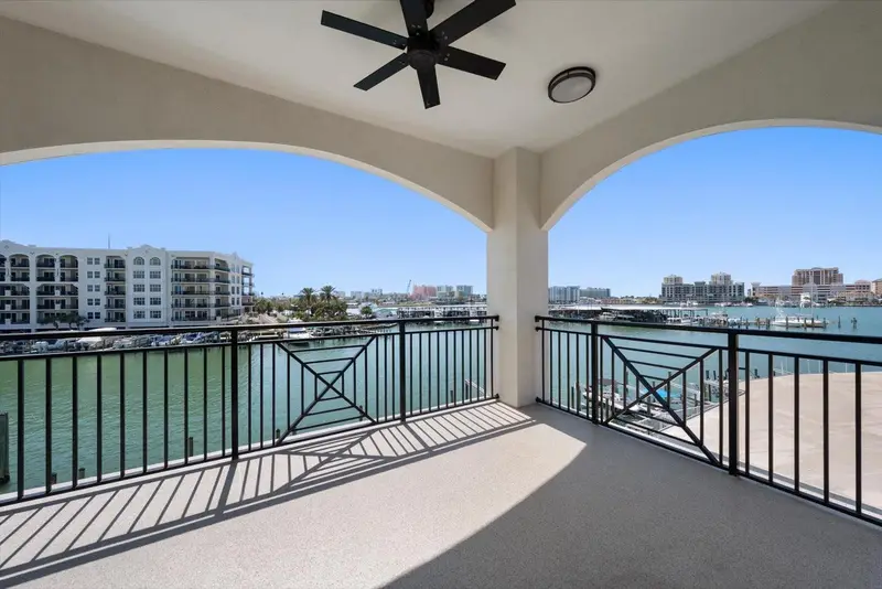 211 Dolphin Pt #303, FL