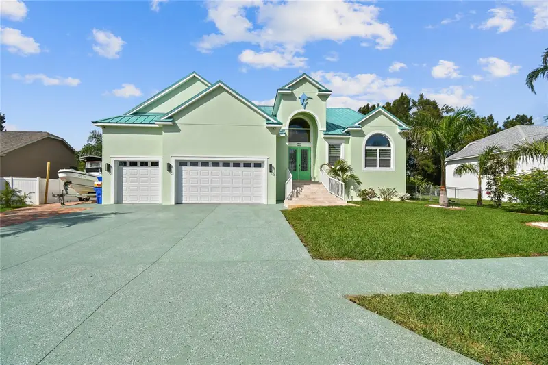 711 Eagle Ln, FL