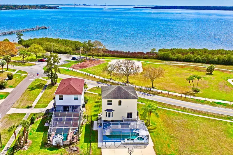 402 Shore Dr W, FL