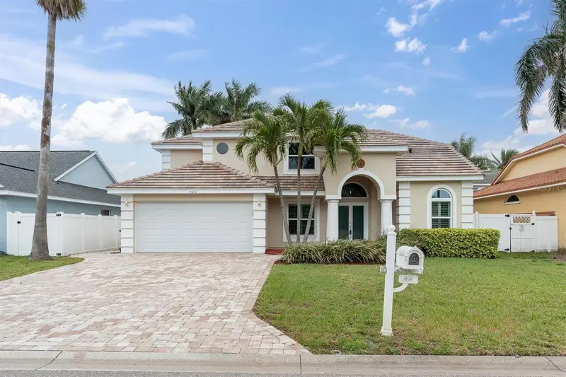 906 Landmark Cir S, FL