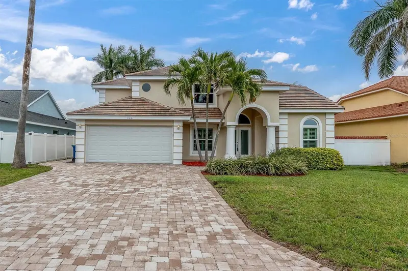 906 Landmark Cir S, FL