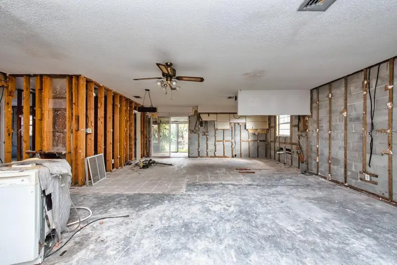 8848 W Millpoint Rd, FL