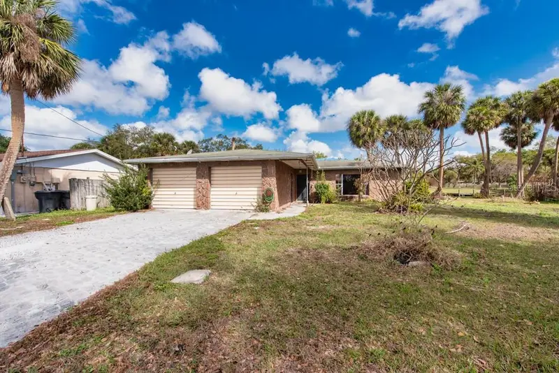 8848 W Millpoint Rd, FL