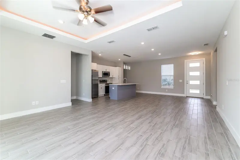 1055 Desmoines Ln, FL