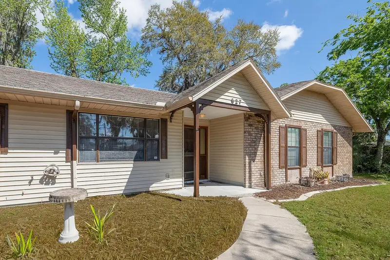 627 Ipswich Ln, FL