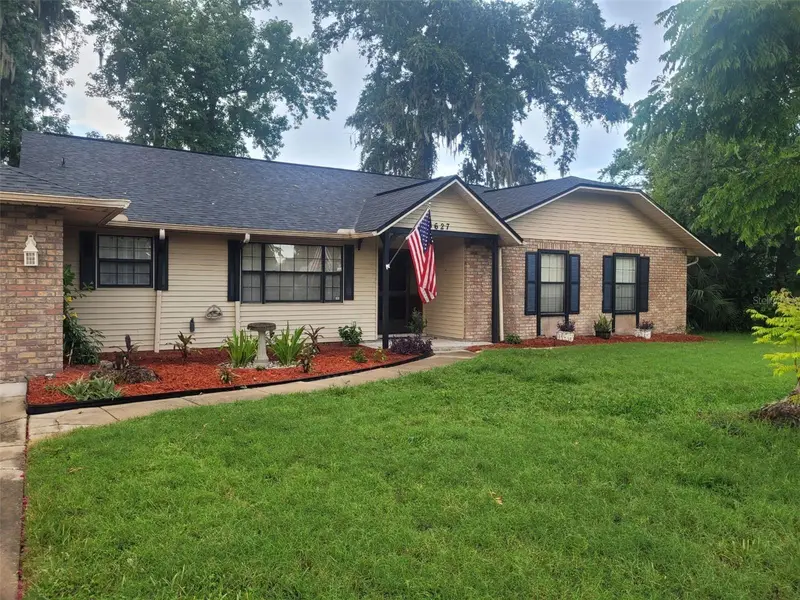 627 Ipswich Ln, FL