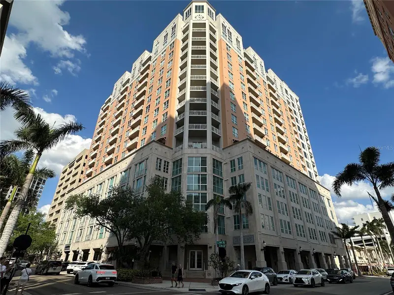 1350 Main St #1401, FL