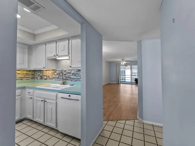 995 Laguna Dr #305, FL